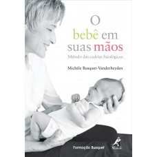 O bebê em suas mãos