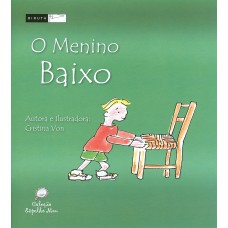 O menino baixo