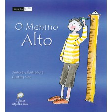 O menino alto